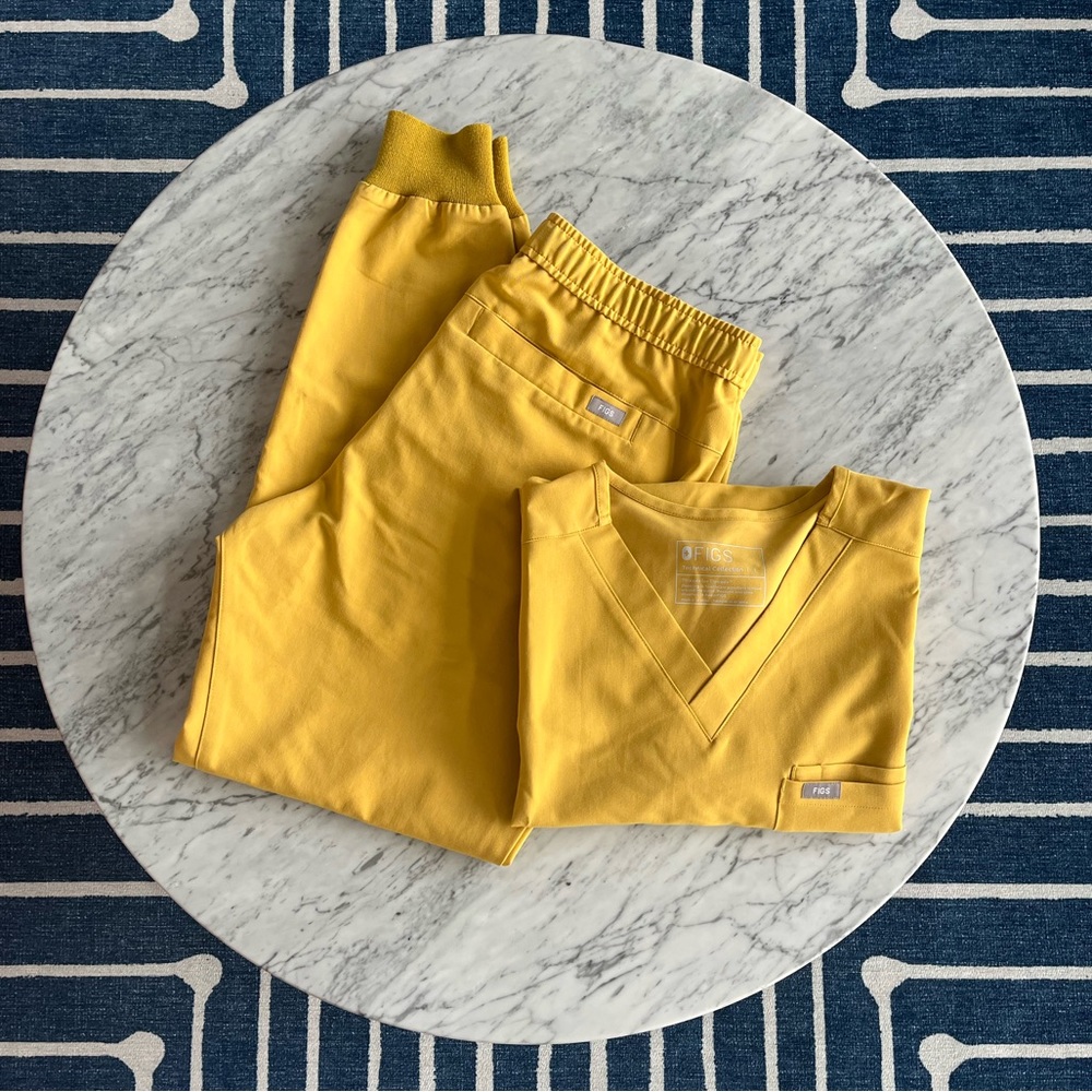 FIGS limited edition Light Gold set Leon top large and Tansen jogger medium.